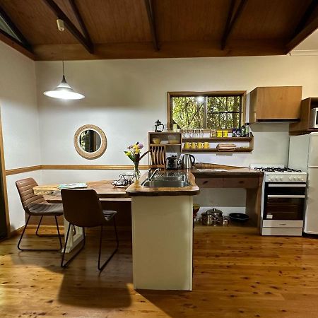 Crater Lakes Rainforest Cottages Yungaburra Exterior photo