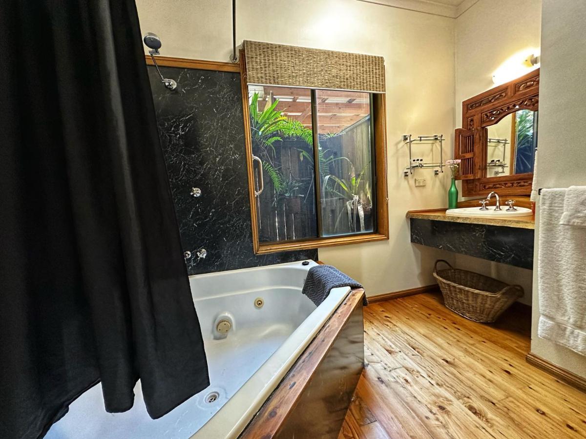Crater Lakes Rainforest Cottages Yungaburra Exterior photo