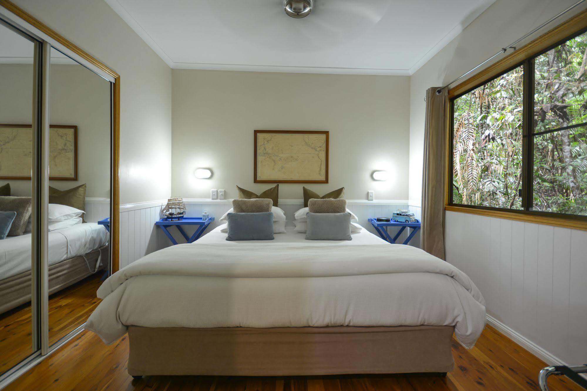 Crater Lakes Rainforest Cottages Yungaburra Exterior photo