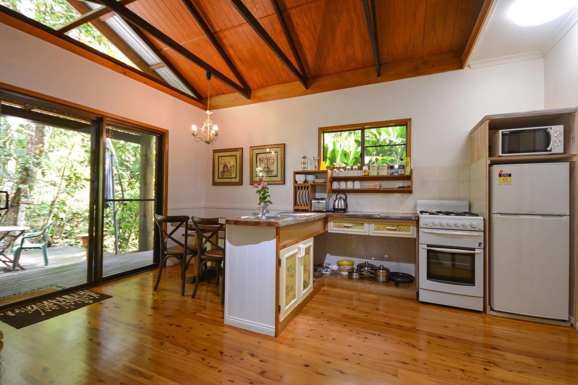 Crater Lakes Rainforest Cottages Yungaburra Exterior photo