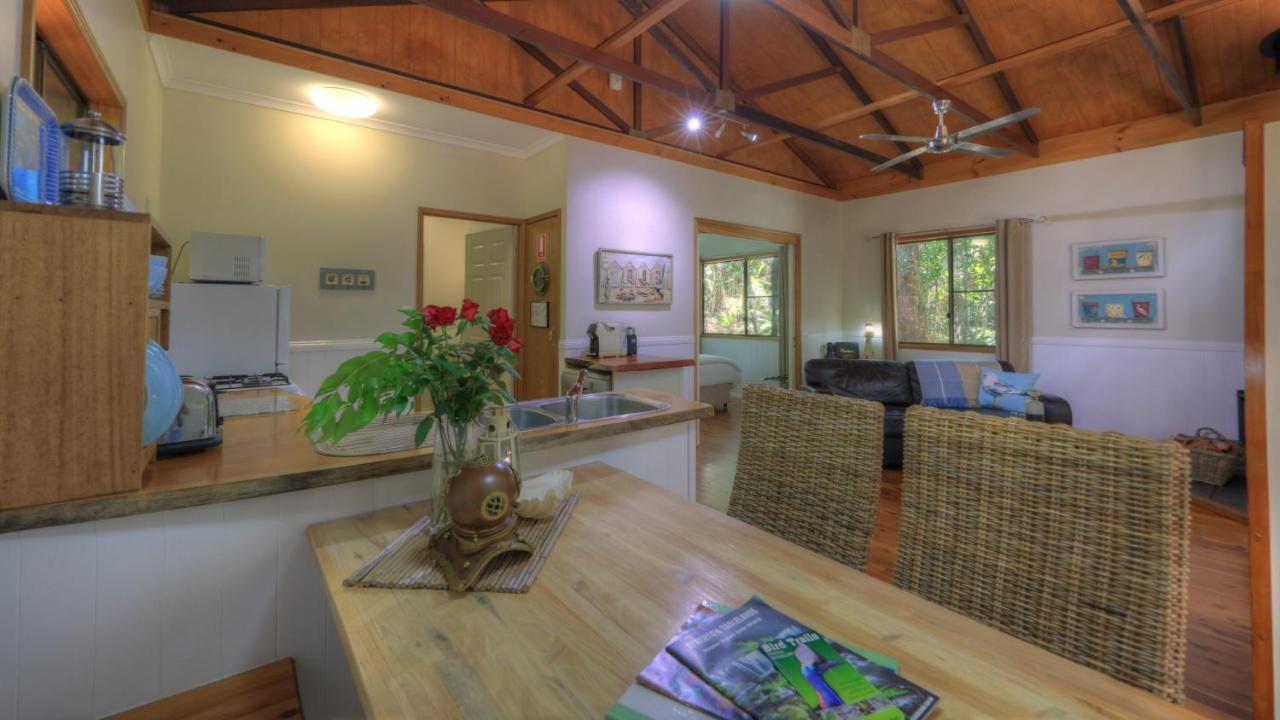 Crater Lakes Rainforest Cottages Yungaburra Exterior photo